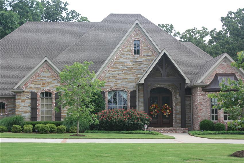 Southern Pecan sandstone residential exterior in the cut or chopped format.