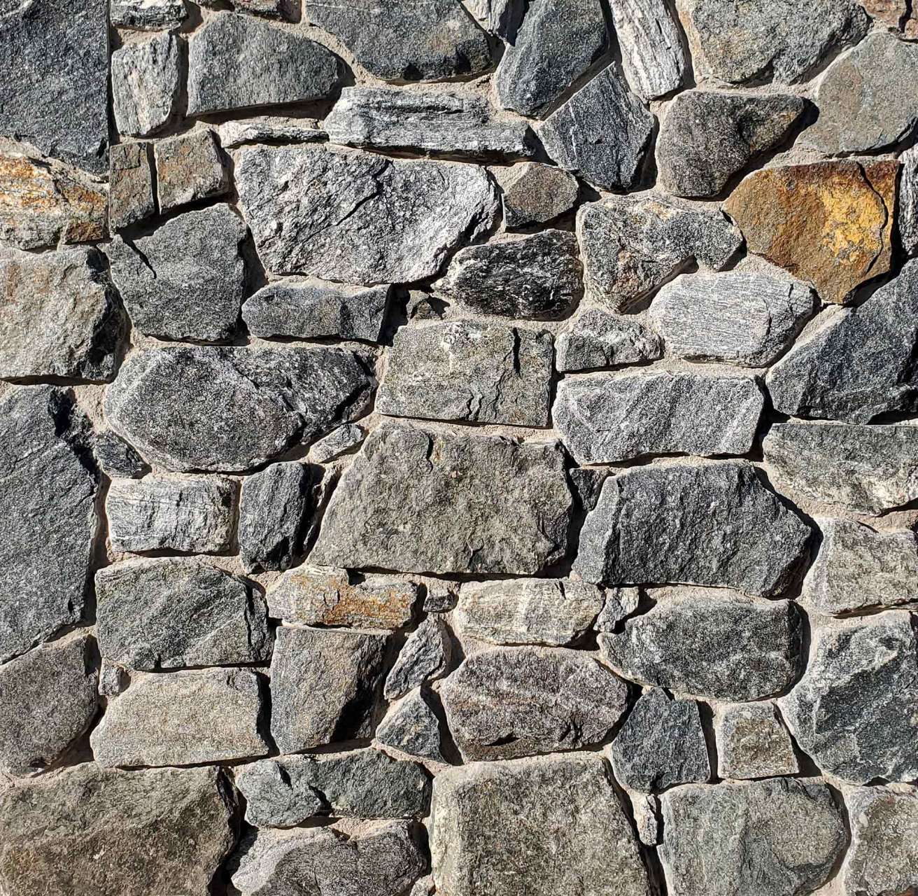 Ptarmigan gneiss in the Mosaic veneer format.